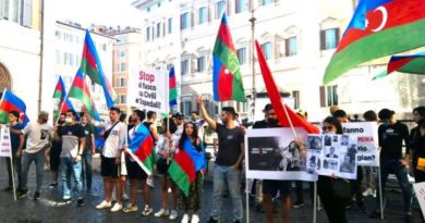 Azeri in Piazza Montecitorio