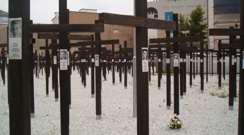 Monumento ai caduti del Muro di Berlino di Victor Grigas