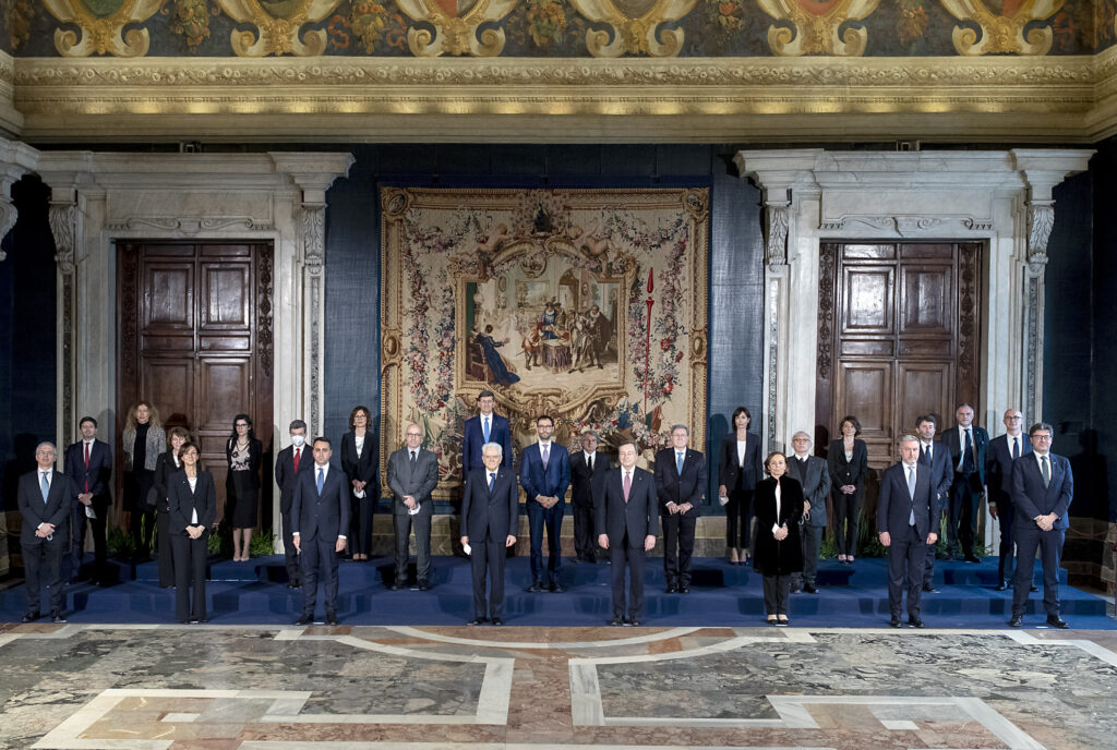 Roma - Il Presidente della Repubblica Sergio Mattarella e il Presidente del Consiglio Mario Draghi con il nuovo Governo, oggi 13 febbraio 2021. (Foto di Paolo Giandotti - Ufficio per la Stampa e la Comunicazione della Presidenza della Repubblica)