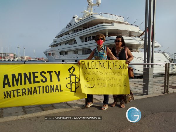 Amnesty International, sit in Cagliari, foto Sardegnagol, riproduzione riservata