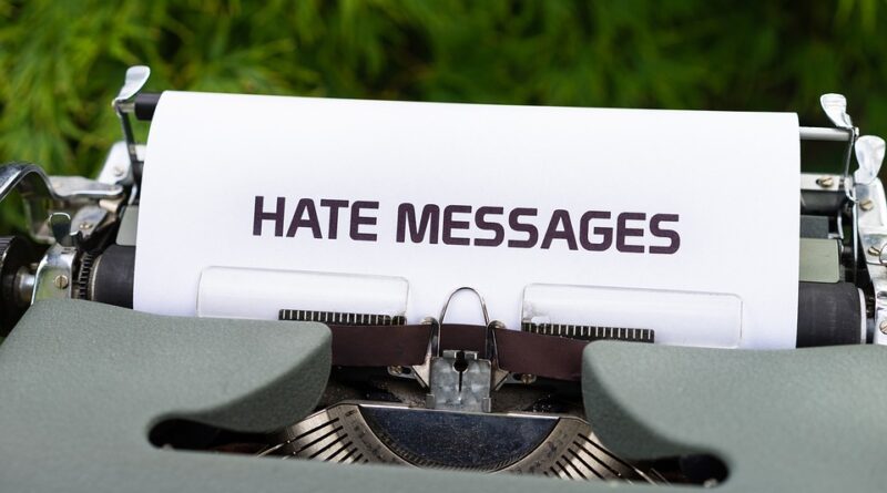 Hate messages, Foto di Markus Winkler da Pixabay