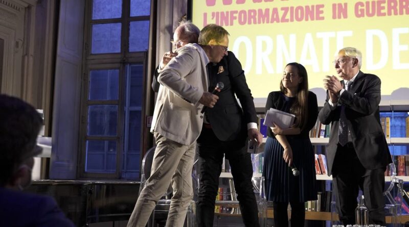 Carlo Bartoli, assange, foto https://www.odg.it/