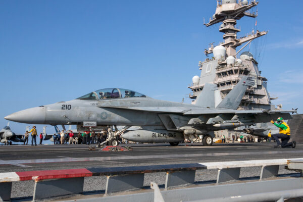 Portaerei, foto U.S. Navy photo by Mass Communication Specialist Seaman Tajh Payne DOD