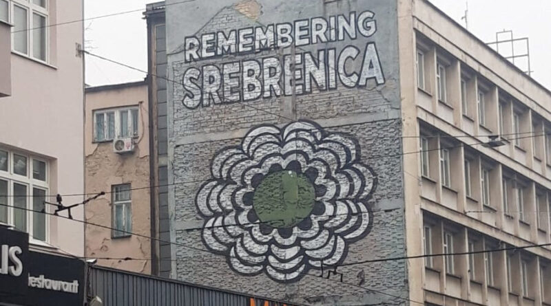 Murales in ricordo del massacro di Sbrebrenica, foto Sardegnagol riproduzione riservata