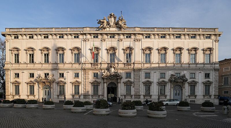 Palazzo della Corte Costituzionale, foto Di Monticiano - Opera propria, CC BY-SA 4.0, https://commons.wikimedia.org/w/index.php?curid=128627839